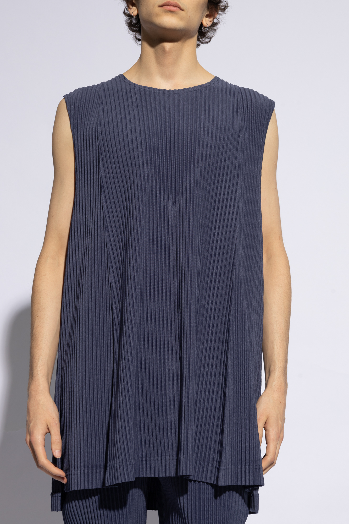 Granatowy T-shirt bez rękawów Homme Plissé Issey Miyake